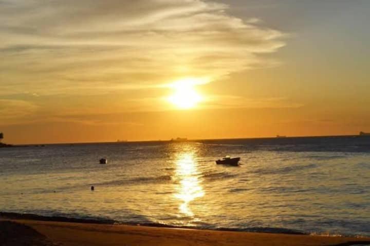 Suite Pe Na Areia- Espaco Independente Na Praia Do Curral Com Localizacao Privilegiada - Simplicidade E Comodidade Com O Por Do Sol Mais Lindo De Ilhabela - Melhor Custo Beneficio Para Ate 4 Pessoas , Na Av Jose Pacheco Do Nascimento Nº 7682 ภายนอก รูปภาพ